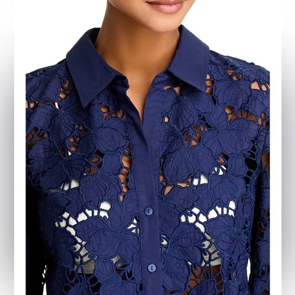 L’agence Seychelle lace top in navy. New with tags. Size s/p. 💙 - Picture 2 of 8